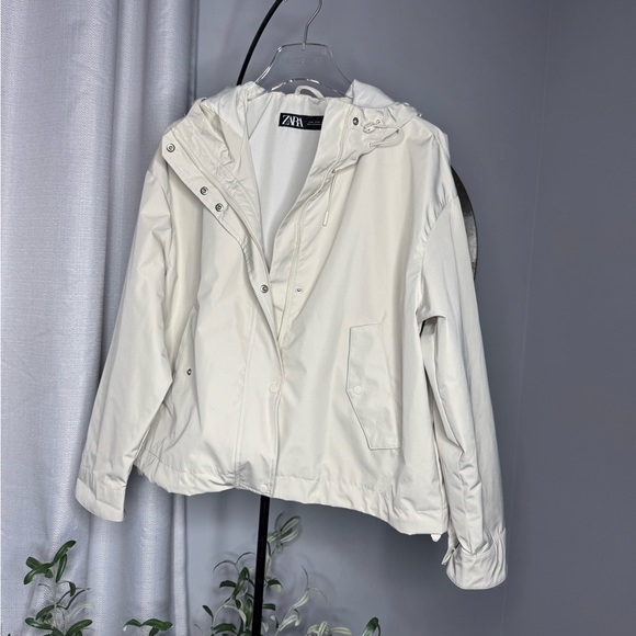 NWOT Zara Woman Rubberized Oyster White Hooded Jacket Size M Medium - Picture 2 of 8
